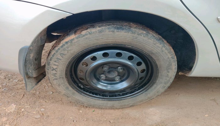 2014 Toyota Etios G, Petrol, Manual, 1,00,463 km, tyre