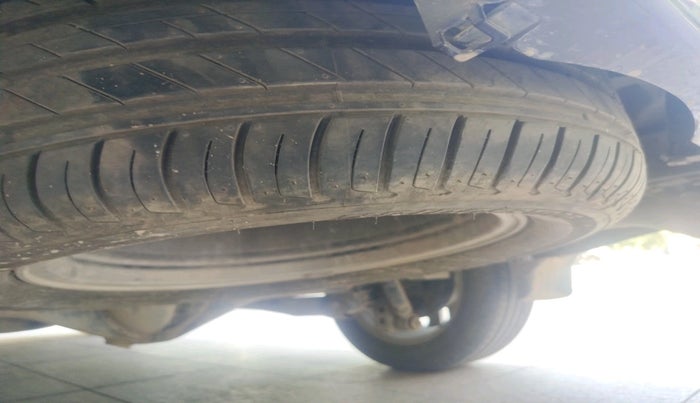 2021 Toyota Innova Crysta 2.4 ZX AT 7 STR, Diesel, Automatic, 84,754 km, tyre