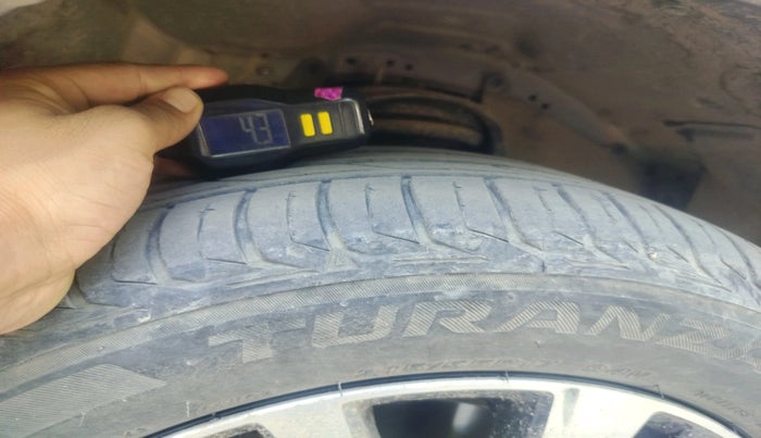 2021 Toyota Innova Crysta 2.4 ZX AT 7 STR, Diesel, Automatic, 84,754 km, tyre