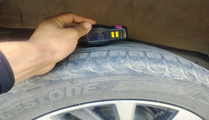 2021 Toyota Innova Crysta 2.4 ZX AT 7 STR, Diesel, Automatic, 84,754 km, tyre