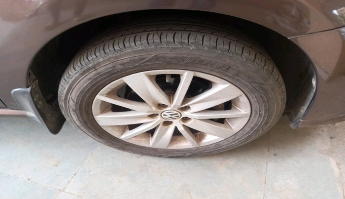 2016 Volkswagen Ameo HIGHLINE1.2L, Petrol, Manual, 51,995 km, tyre