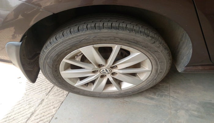 2016 Volkswagen Ameo HIGHLINE1.2L, Petrol, Manual, 51,995 km, tyre