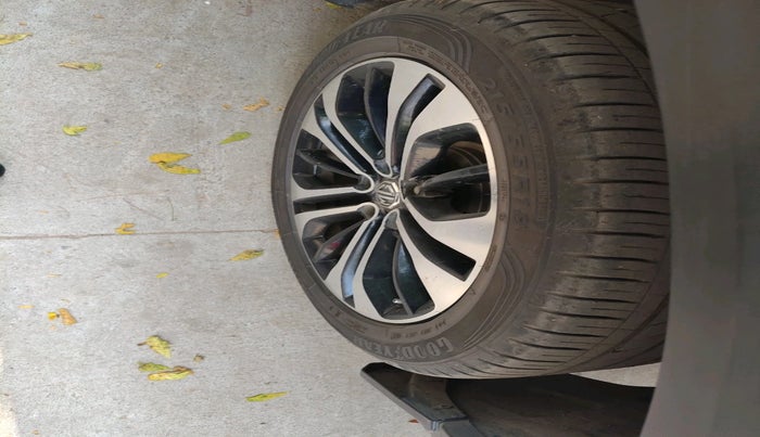 2022 MG HECTOR PLUS SHARP 2.0 DIESEL TURBO MT 6-STR, Diesel, Manual, 81,759 km, tyre