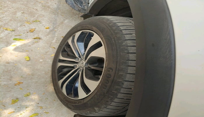 2022 MG HECTOR PLUS SHARP 2.0 DIESEL TURBO MT 6-STR, Diesel, Manual, 81,759 km, tyre