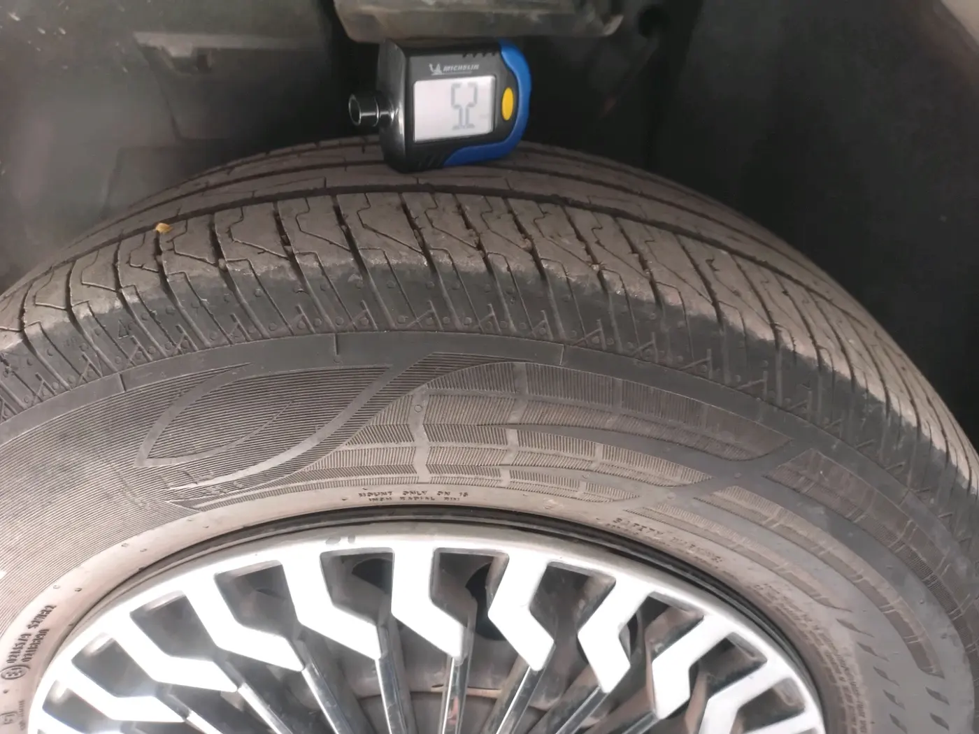 2023 Tata PUNCH PURE MT CNG, CNG, Manual, 27,871 km, tyre