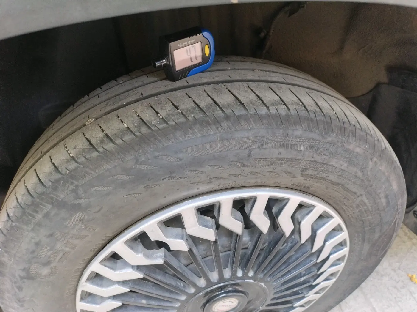 2023 Tata PUNCH PURE MT CNG, CNG, Manual, 27,871 km, tyre