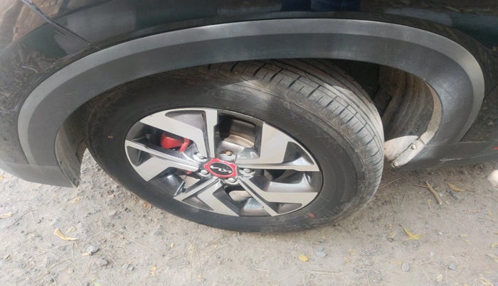 2022 KIA SONET GTX PLUS 1.5 AT, Diesel, Automatic, 1,63,427 km, tyre