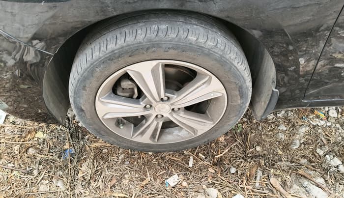 2019 Hyundai Verna 1.6 CRDI SX, Diesel, Manual, 1,38,574 km, tyre