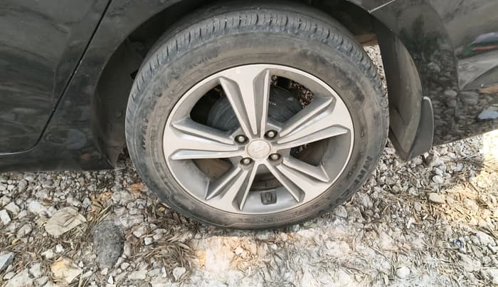 2019 Hyundai Verna 1.6 CRDI SX, Diesel, Manual, 1,38,574 km, tyre