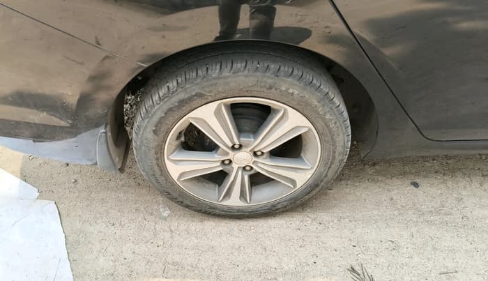 2019 Hyundai Verna 1.6 CRDI SX, Diesel, Manual, 1,38,574 km, tyre