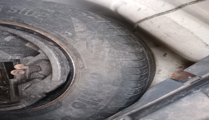 2011 Skoda Laura AMBIENTE 2.0 TDI CR AT, Diesel, Automatic, 1,09,299 km, tyre