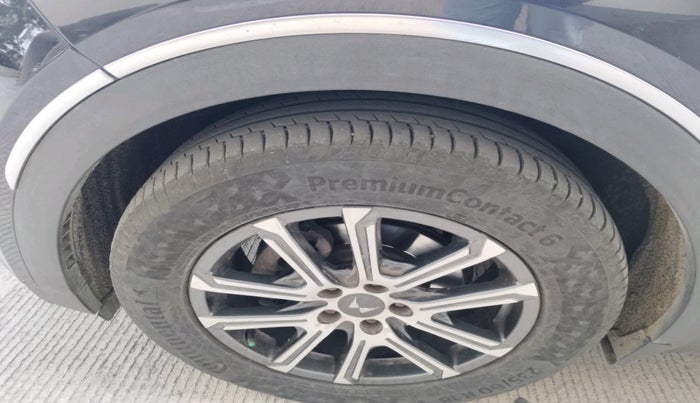 2023 Mahindra XUV700 AX 7 LUXURY D AT 7 STR, Diesel, Automatic, 54,676 km, tyre