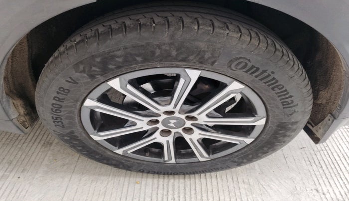 2023 Mahindra XUV700 AX 7 LUXURY D AT 7 STR, Diesel, Automatic, 54,676 km, tyre