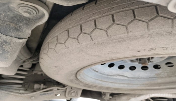 2023 Mahindra XUV700 AX 7 LUXURY D AT 7 STR, Diesel, Automatic, 54,676 km, tyre