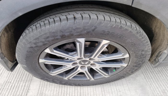 2023 Mahindra XUV700 AX 7 LUXURY D AT 7 STR, Diesel, Automatic, 54,676 km, tyre