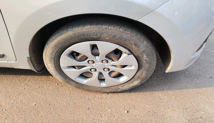 2014 Hyundai Xcent S 1.2, Petrol, Manual, 72,576 km, tyre