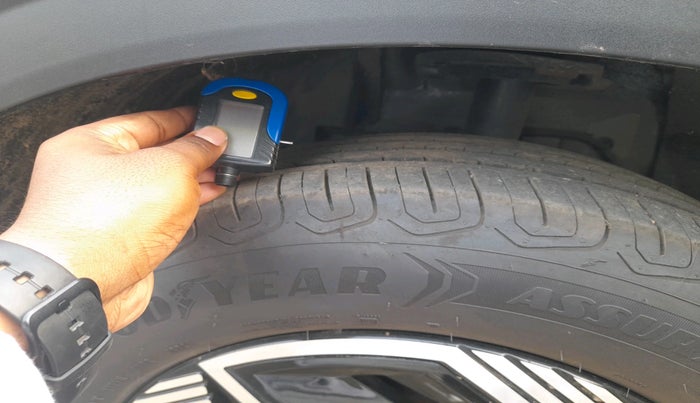 2024 Tata NEXON FEARLESS + SUNROOF DUAL TONE 1.2 PETROL, Petrol, Manual, 3,988 km, tyre