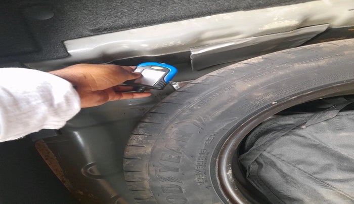 2024 Tata NEXON FEARLESS + SUNROOF DUAL TONE 1.2 PETROL, Petrol, Manual, 3,988 km, tyre