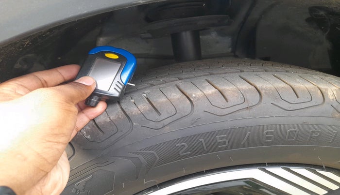 2024 Tata NEXON FEARLESS + SUNROOF DUAL TONE 1.2 PETROL, Petrol, Manual, 3,988 km, tyre