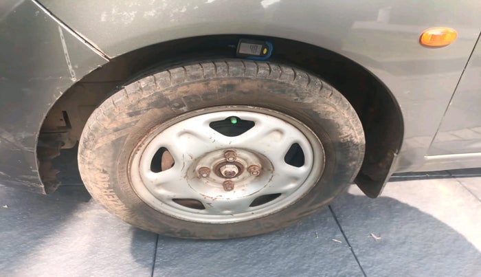 2011 Chevrolet Beat LT PETROL, Petrol, Manual, 44,359 km, tyre