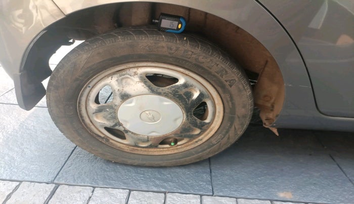 2011 Chevrolet Beat LT PETROL, Petrol, Manual, 44,359 km, tyre