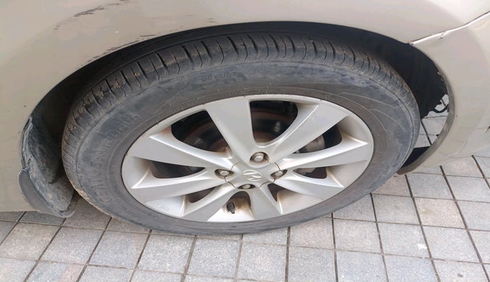 2011 Hyundai Verna FLUIDIC 1.6 VTVT SX OPT, Petrol, Manual, 77,130 km, tyre