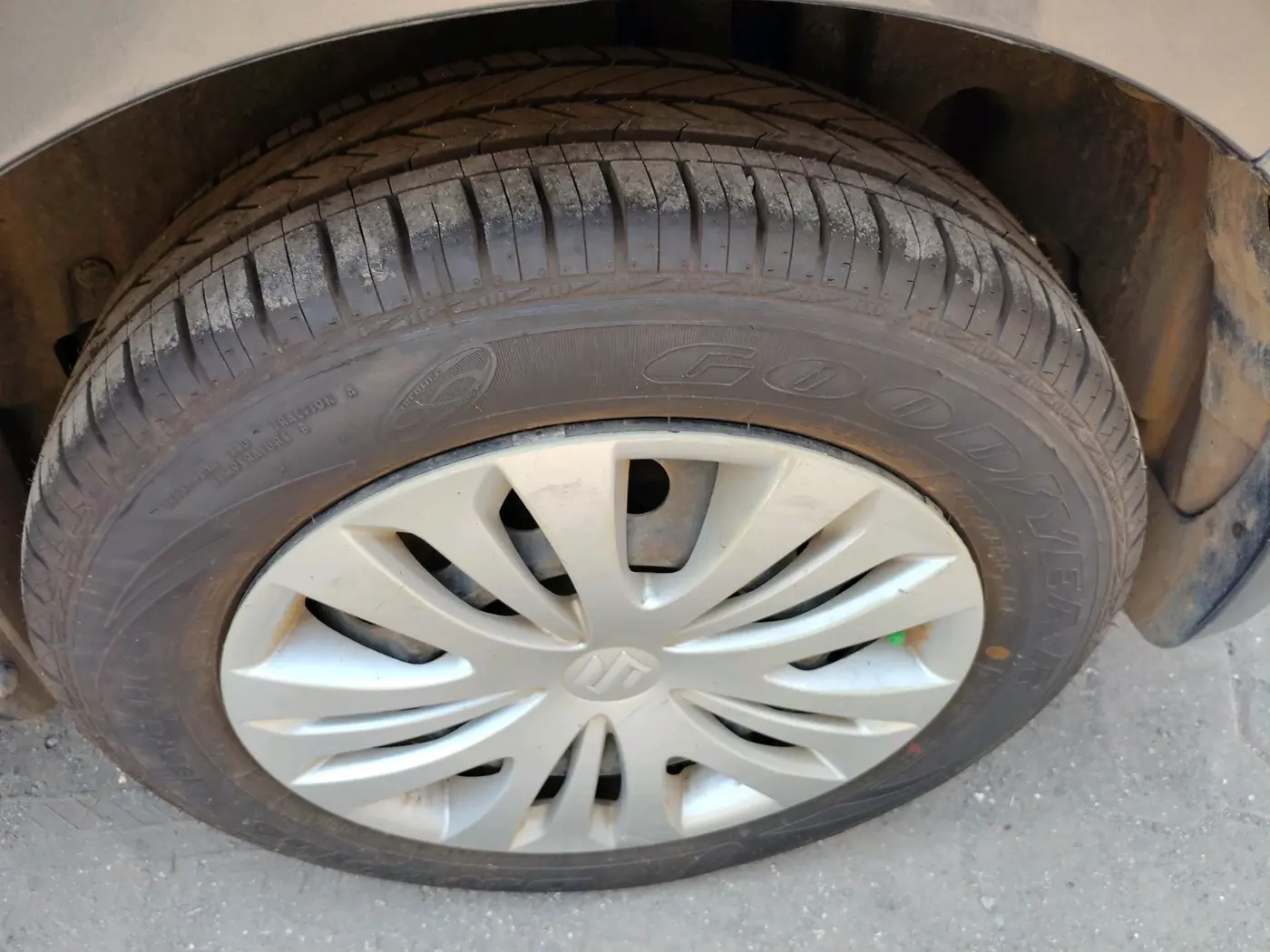 2015 Maruti Ertiga VXI CNG, CNG, Manual, 5,00,000 km, tyre