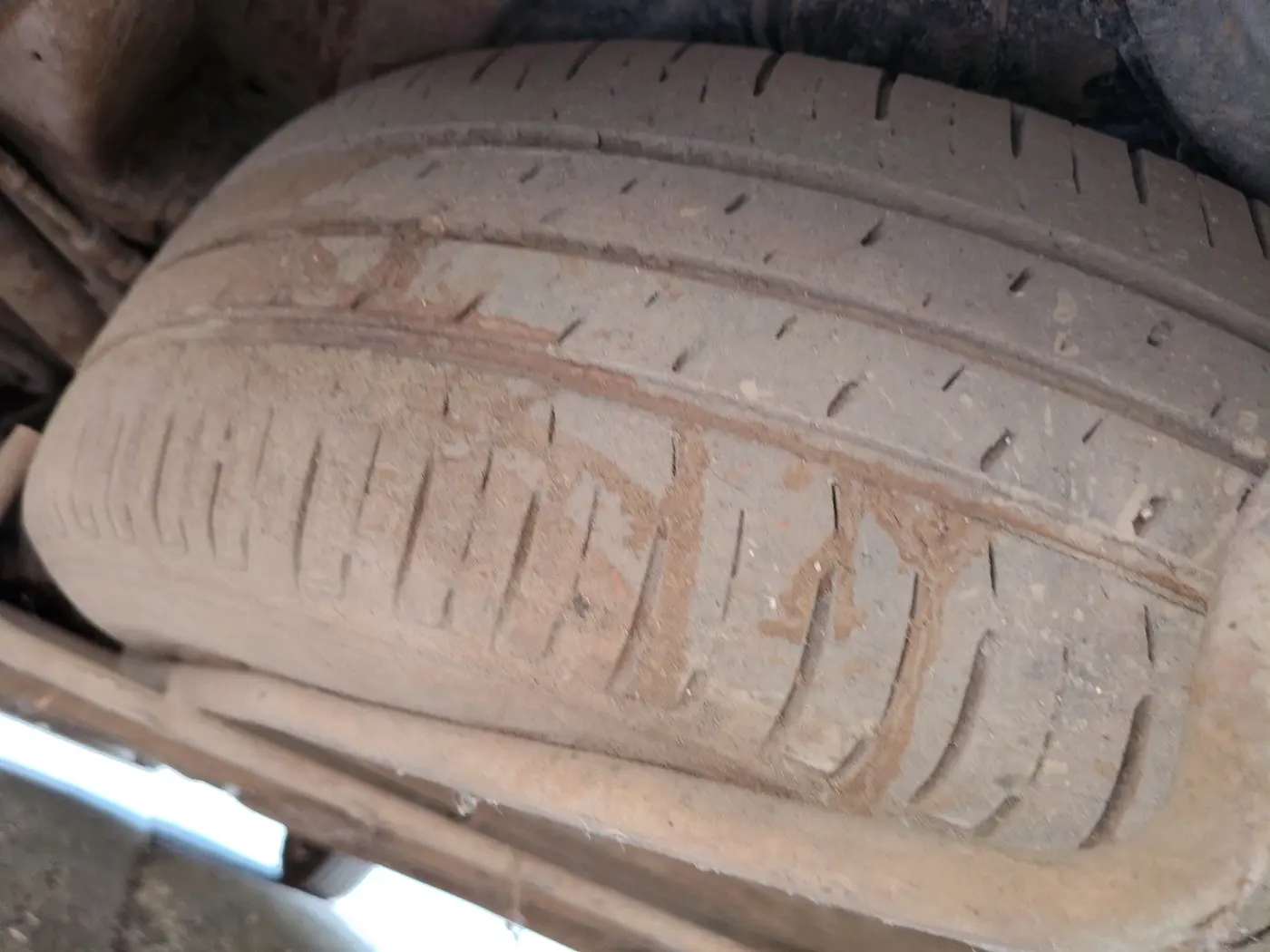 2015 Maruti Ertiga VXI CNG, CNG, Manual, 5,00,000 km, tyre