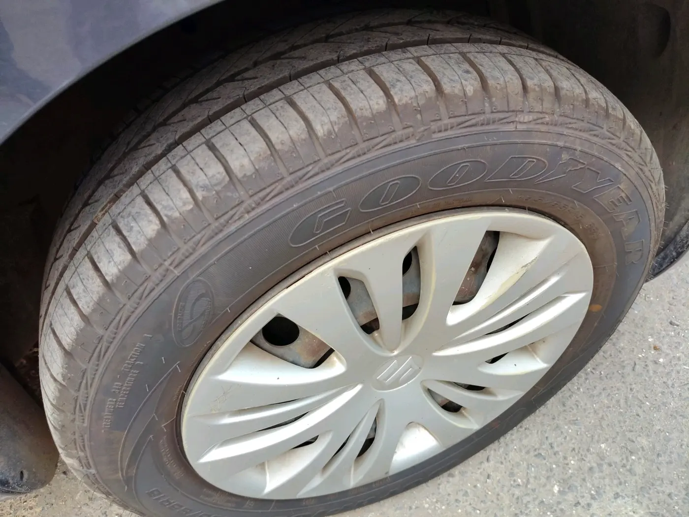 2015 Maruti Ertiga VXI CNG, CNG, Manual, 5,00,000 km, tyre