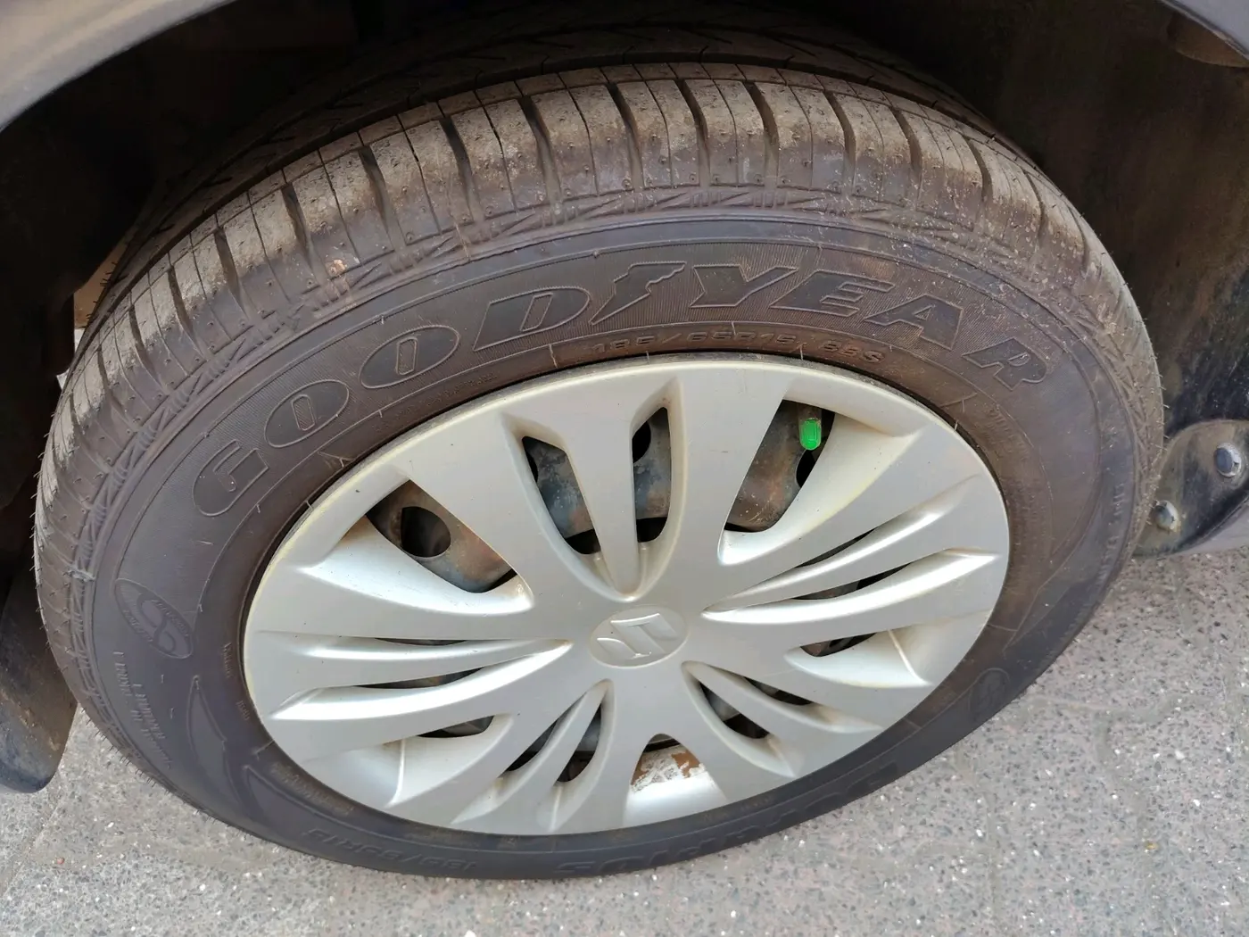 2015 Maruti Ertiga VXI CNG, CNG, Manual, 5,00,000 km, tyre