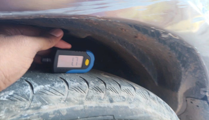 2014 Renault Duster 85 PS RXL DIESEL, Diesel, Manual, 1,27,936 km, tyre