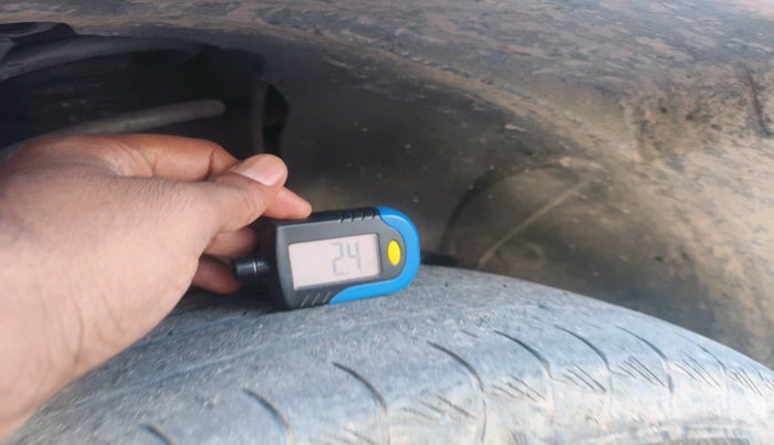 2014 Renault Duster 85 PS RXL DIESEL, Diesel, Manual, 1,27,936 km, tyre