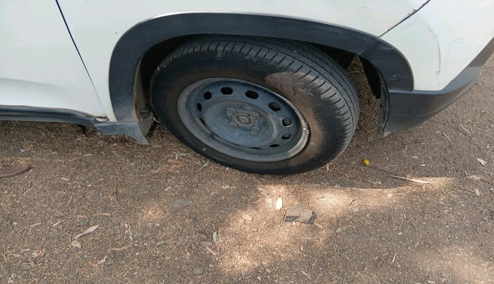 2016 Mahindra Kuv100 K6 D 6 STR, Diesel, Manual, 1,69,298 km, tyre