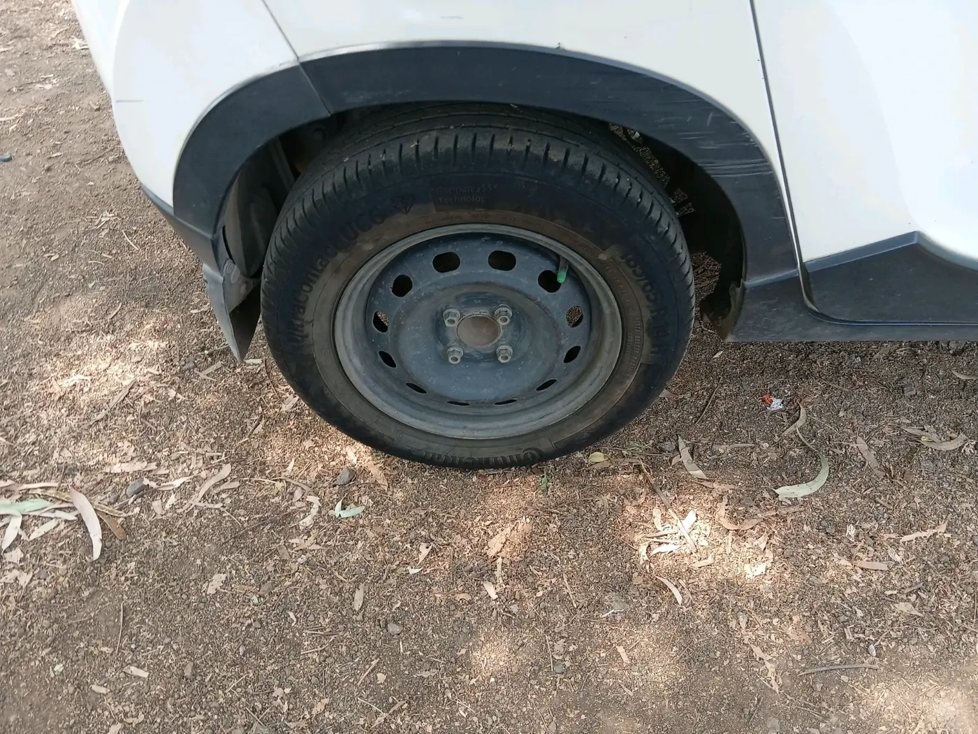 2016 Mahindra Kuv100 K6 D 6 STR, Diesel, Manual, 1,69,298 km, tyre
