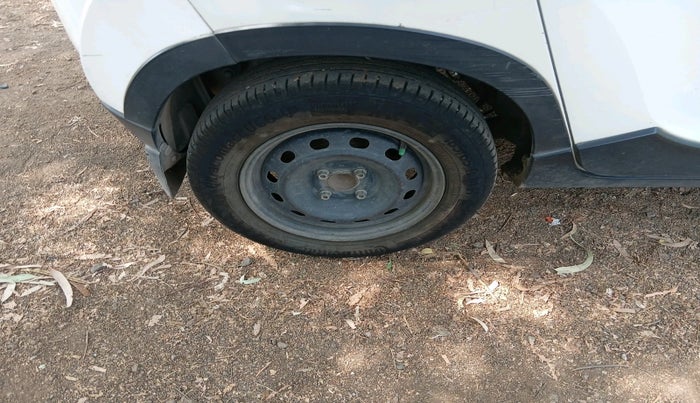 2016 Mahindra Kuv100 K6 D 6 STR, Diesel, Manual, 1,69,298 km, tyre