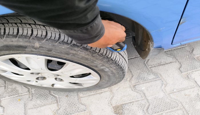 2013 Honda Brio S MT, Petrol, Manual, 36,745 km, tyre