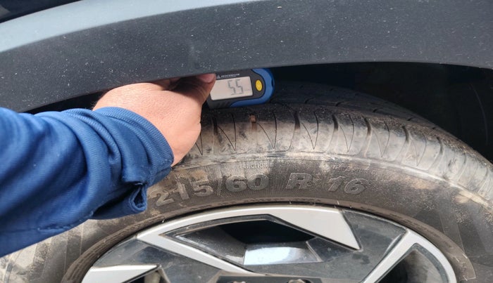 2025 KIA SONET HTK (O) 1.2 Petrol MT, Petrol, Manual, 8,194 km, tyre