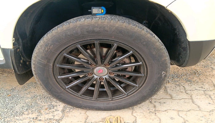 2015 Renault Duster 110 PS RXL DIESEL, Diesel, Manual, 1,15,585 km, tyre