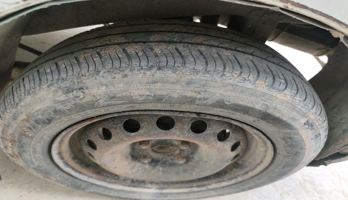 2011 Maruti Eeco 5 STR, CNG, Manual, 3,47,230 km, tyre