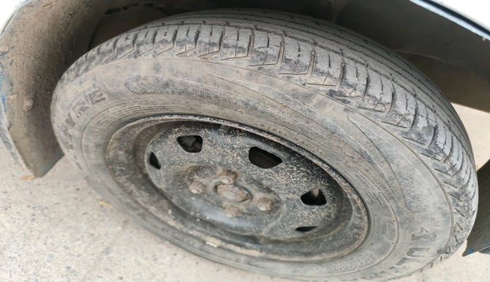 2011 Maruti Eeco 5 STR, CNG, Manual, 3,47,230 km, tyre