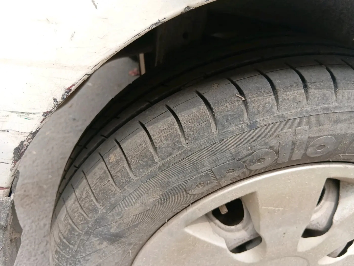 2014 Maruti Alto K10 LXI, CNG, Manual, 1,29,378 km, tyre