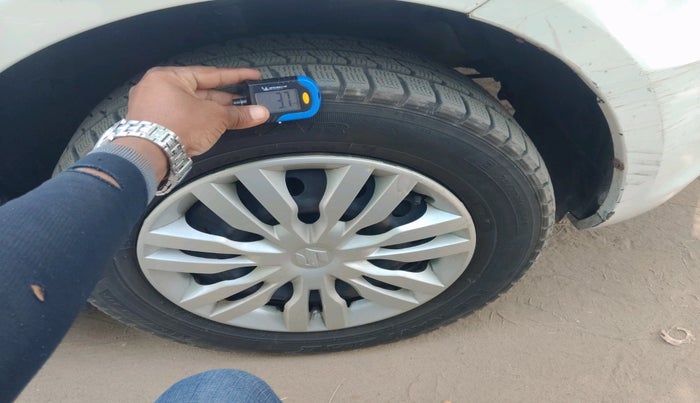 2014 Maruti Swift VXI, Petrol, Manual, 1,30,931 km, tyre