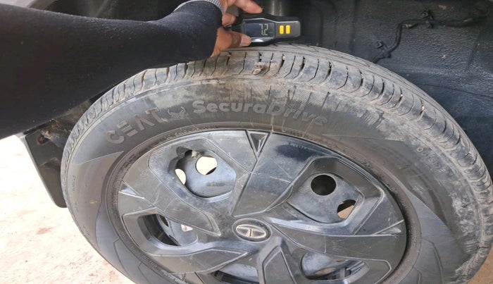 2023 Tata PUNCH ADVENTURE CAMO MT, Petrol, Manual, 84,287 km, tyre