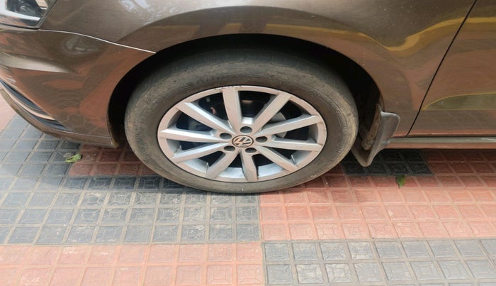 2017 Volkswagen Ameo HIGHLINE1.2L, Petrol, Manual, 1,10,758 km, tyre