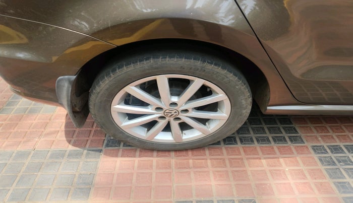 2017 Volkswagen Ameo HIGHLINE1.2L, Petrol, Manual, 1,10,758 km, tyre