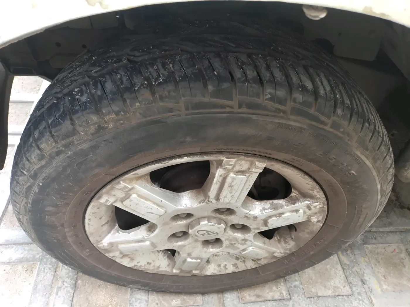 2013 Mahindra Quanto C8, Diesel, Manual, 2,18,166 km, tyre