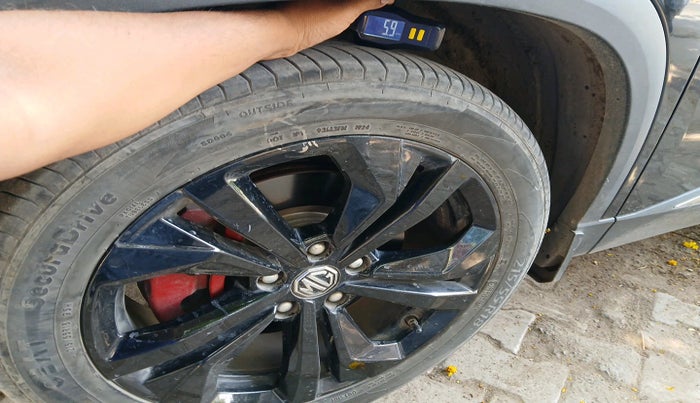 2024 MG HECTOR PLUS Sharp Pro Blackstorm 1.5 Turbo Petrol CVT 7 STR, Petrol, Automatic, 14,212 km, tyre