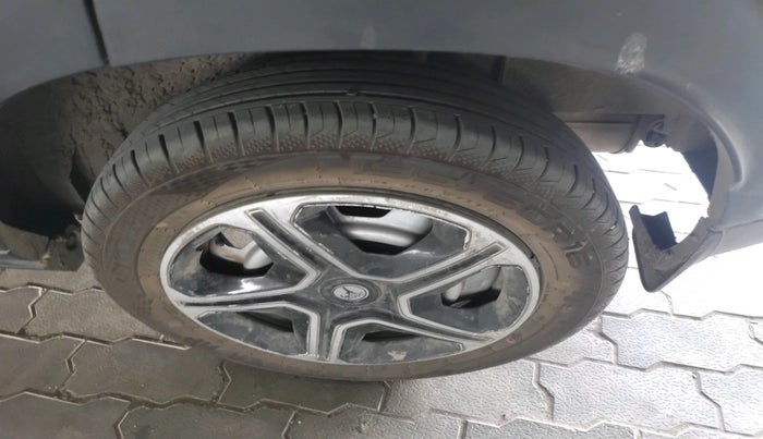 2021 Nissan MAGNITE XE, Petrol, Manual, 74,926 km, tyre