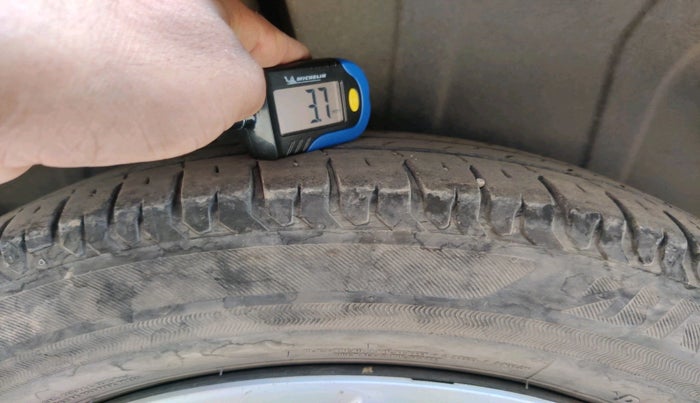 2021 Maruti Ertiga VXI CNG, CNG, Manual, 52,036 km, tyre