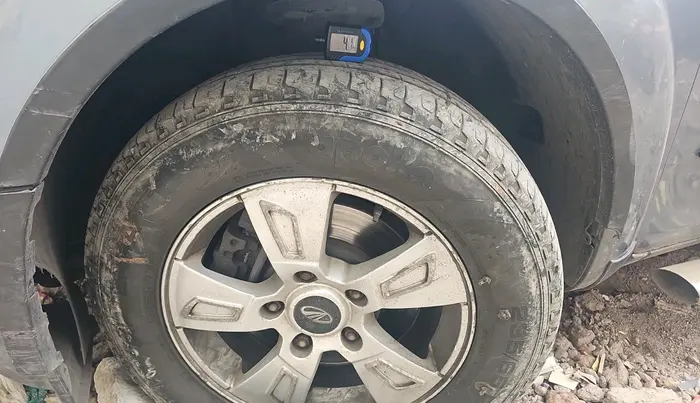 2011 Mahindra XUV500 W8, Diesel, Manual, 1,32,520 km, tyre